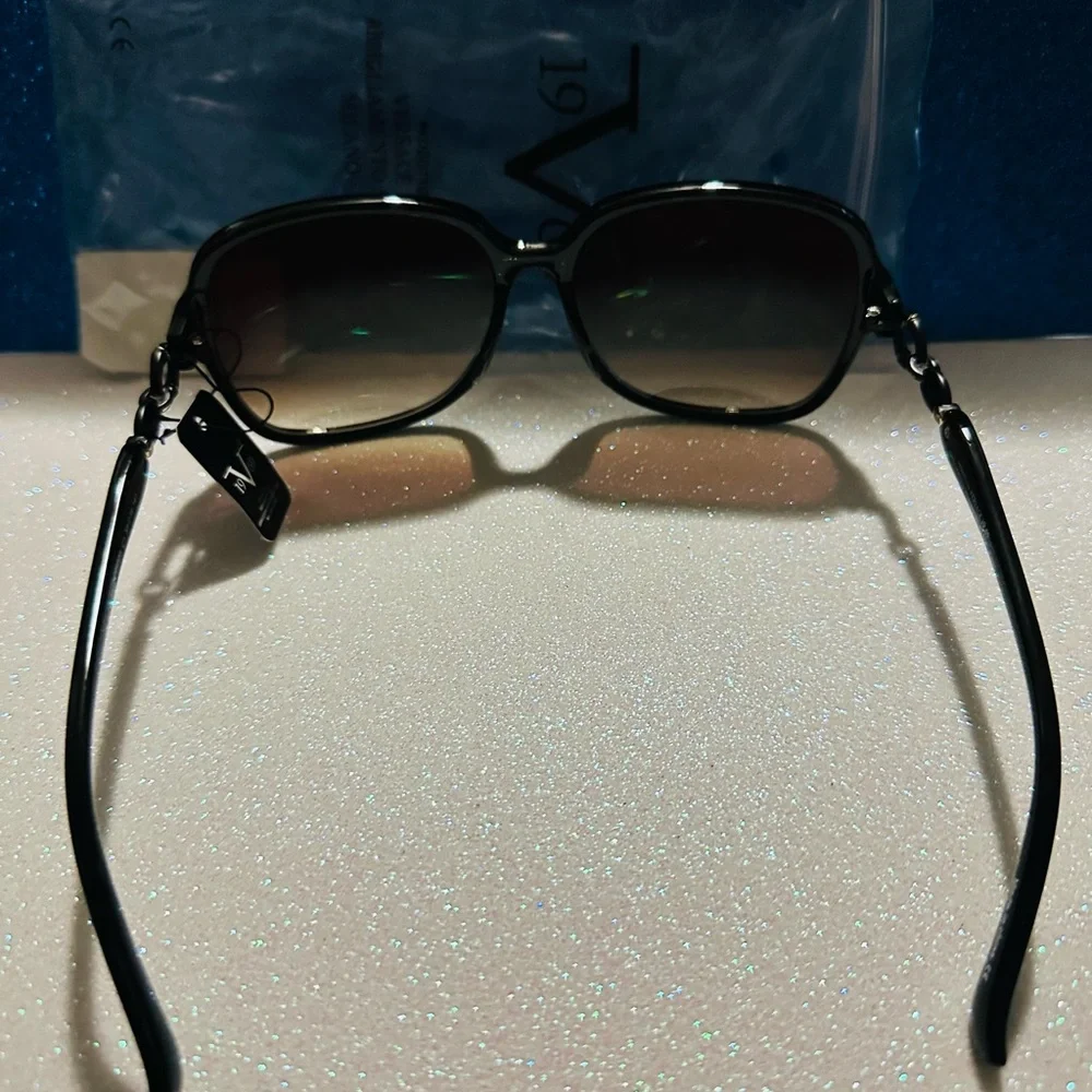 Versace 19V69✨🖤🤎 Black Sunglasses with Brown Lenses - Picture 4 of 8